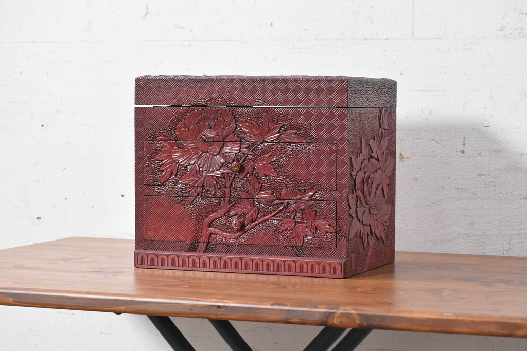 和製ヴィンテージ　日光彫りの逸品!　朱塗り　牡丹彫刻に目を奪われる芸術品のようなジュエリーボックス　(R-090879)