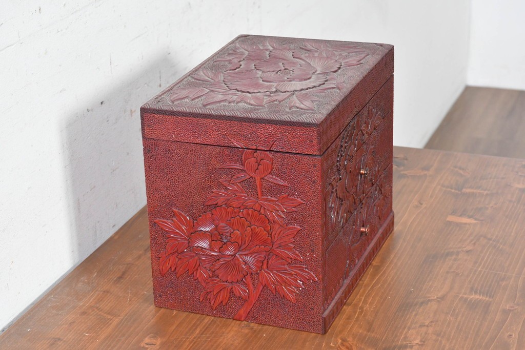 和製ヴィンテージ　日光彫りの逸品!　朱塗り　牡丹彫刻に目を奪われる芸術品のようなジュエリーボックス　(R-090879)