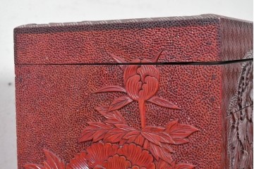 和製ヴィンテージ　日光彫りの逸品!　朱塗り　牡丹彫刻に目を奪われる芸術品のようなジュエリーボックス　(R-090879)