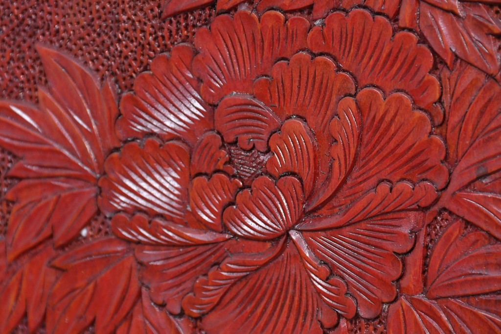 和製ヴィンテージ　日光彫りの逸品!　朱塗り　牡丹彫刻に目を奪われる芸術品のようなジュエリーボックス　(R-090879)
