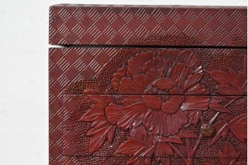 和製ヴィンテージ　日光彫りの逸品!　朱塗り　牡丹彫刻に目を奪われる芸術品のようなジュエリーボックス　(R-090879)