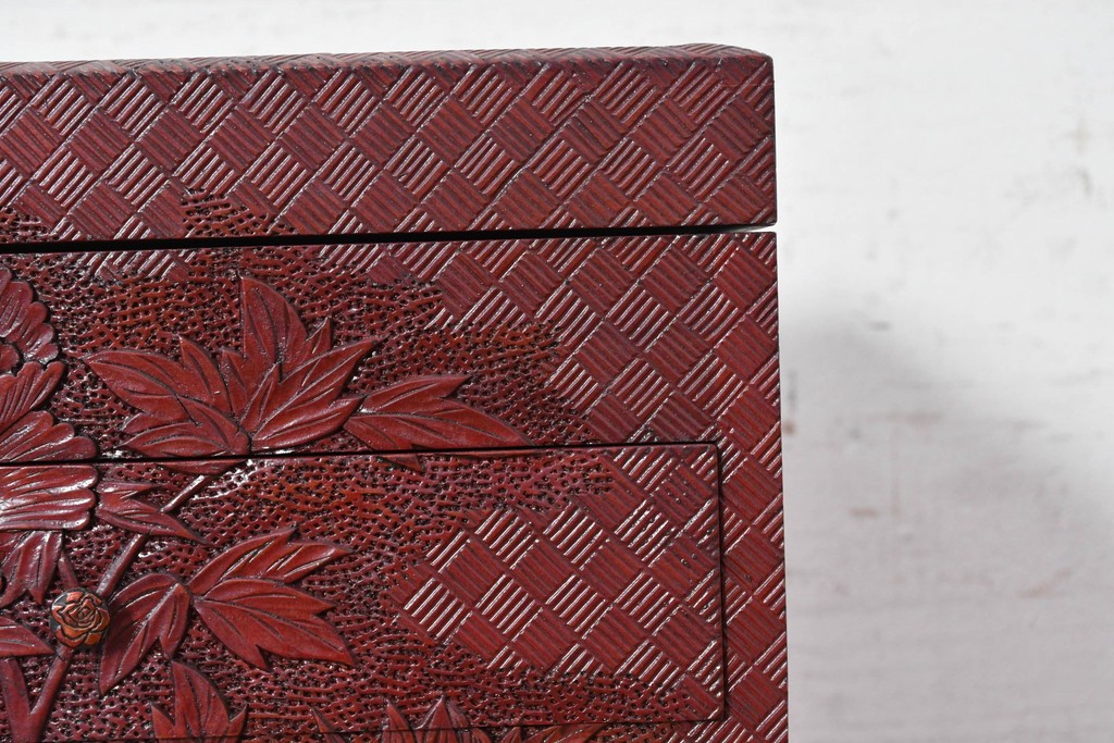 和製ヴィンテージ　日光彫りの逸品!　朱塗り　牡丹彫刻に目を奪われる芸術品のようなジュエリーボックス　(R-090879)
