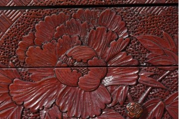 和製ヴィンテージ　日光彫りの逸品!　朱塗り　牡丹彫刻に目を奪われる芸術品のようなジュエリーボックス　(R-090879)