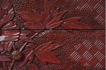 和製ヴィンテージ　日光彫りの逸品!　朱塗り　牡丹彫刻に目を奪われる芸術品のようなジュエリーボックス　(R-090879)