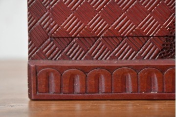 和製ヴィンテージ　日光彫りの逸品!　朱塗り　牡丹彫刻に目を奪われる芸術品のようなジュエリーボックス　(R-090879)