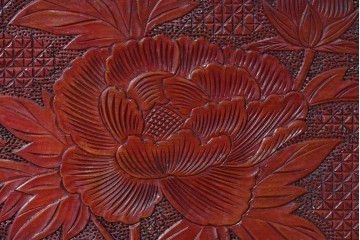 和製ヴィンテージ　日光彫りの逸品!　朱塗り　牡丹彫刻に目を奪われる芸術品のようなジュエリーボックス　(R-090879)