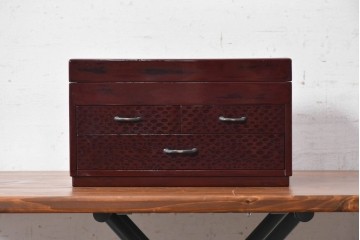 中古　美品　職人手作り工芸品　漆塗り　研ぎ出しで生まれる文様が味わい深い裁縫箱　(R-090880)