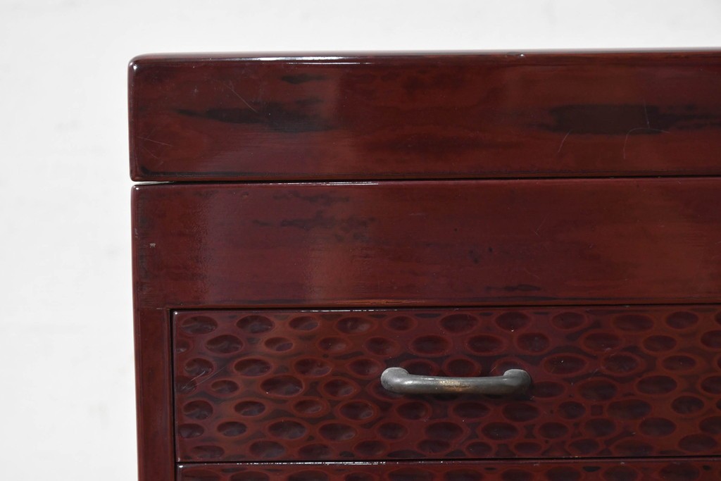 中古　美品　職人手作り工芸品　漆塗り　研ぎ出しで生まれる文様が味わい深い裁縫箱　(R-090880)
