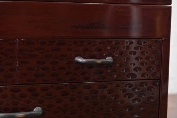中古　美品　職人手作り工芸品　漆塗り　研ぎ出しで生まれる文様が味わい深い裁縫箱　(R-090880)