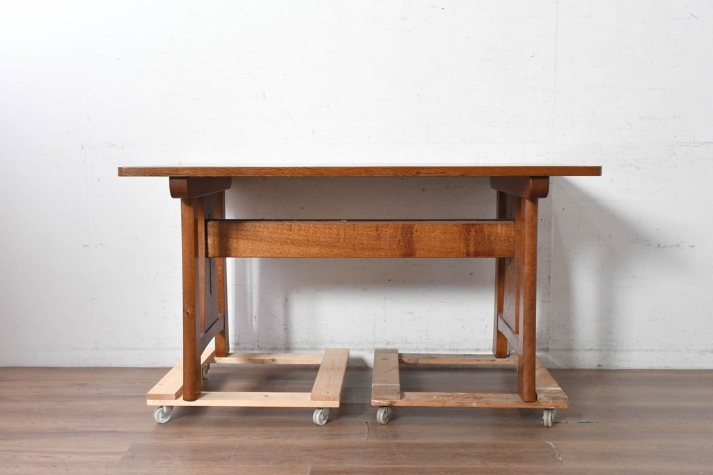 中古　Oak Village(オークヴィレッジ)　オーク材　豊かな木目と端正な木組みが魅力のダイニングテーブル　(R-090882)