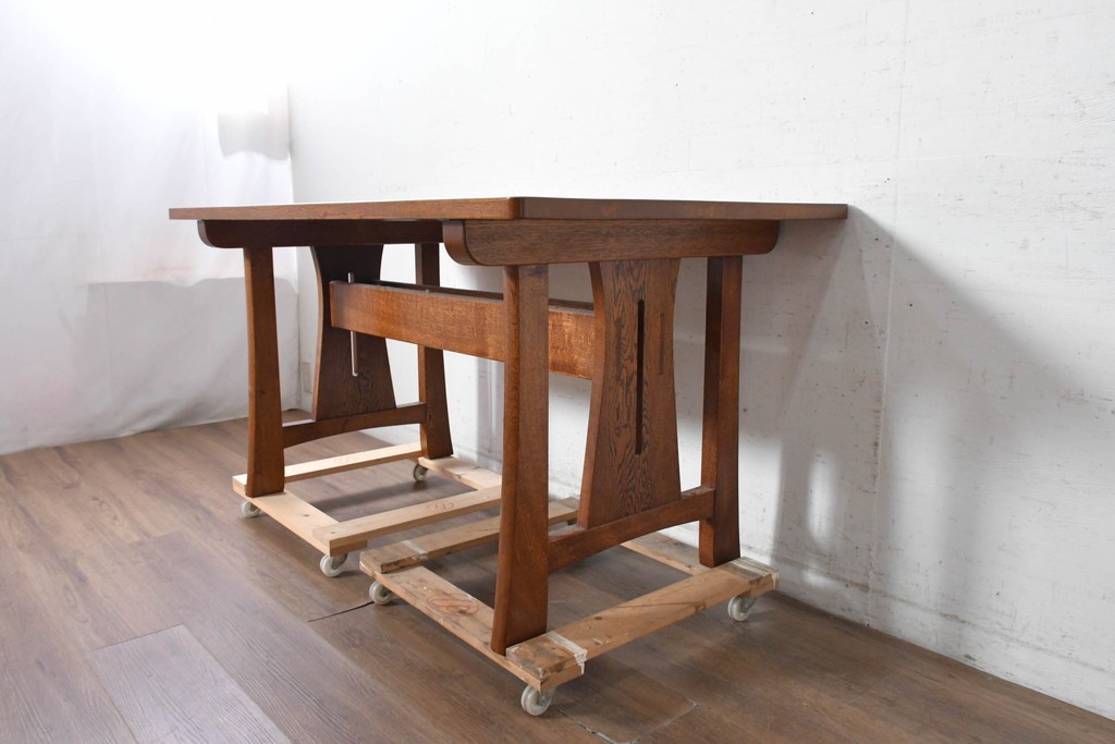 中古　Oak Village(オークヴィレッジ)　オーク材　豊かな木目と端正な木組みが魅力のダイニングテーブル　(R-090882)