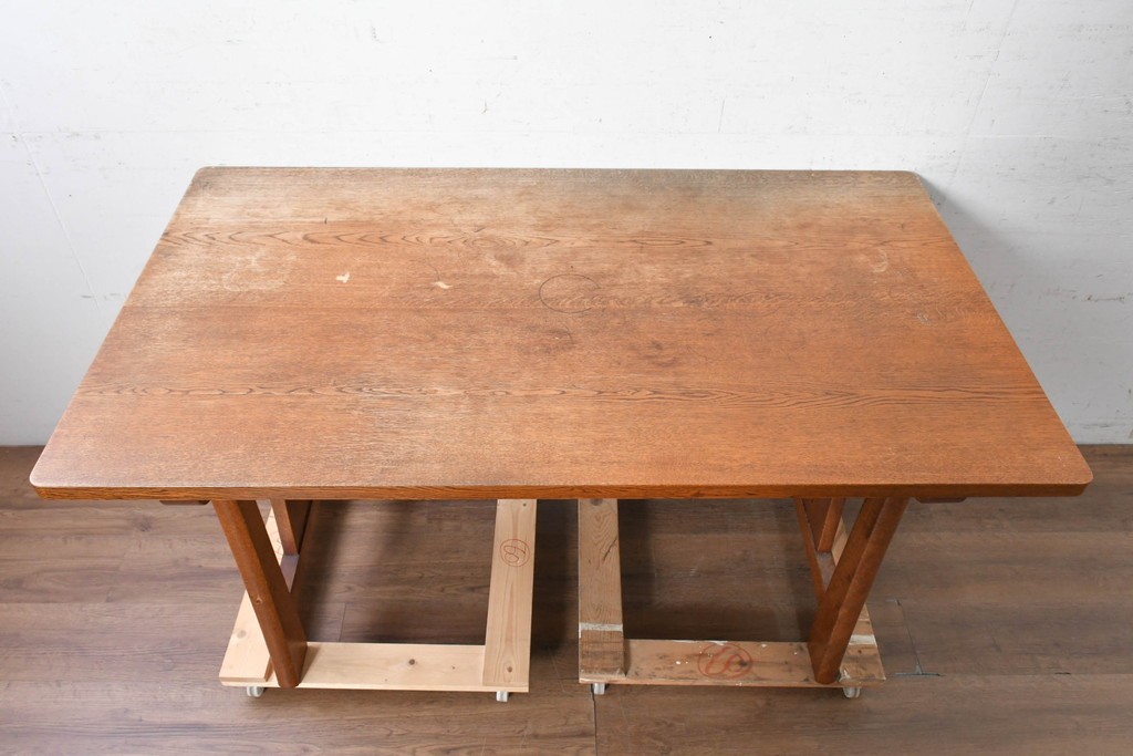 中古　Oak Village(オークヴィレッジ)　オーク材　豊かな木目と端正な木組みが魅力のダイニングテーブル　(R-090882)