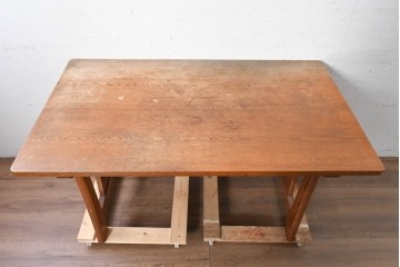 中古　Oak Village(オークヴィレッジ)　オーク材　豊かな木目と端正な木組みが魅力のダイニングテーブル　(R-090882)