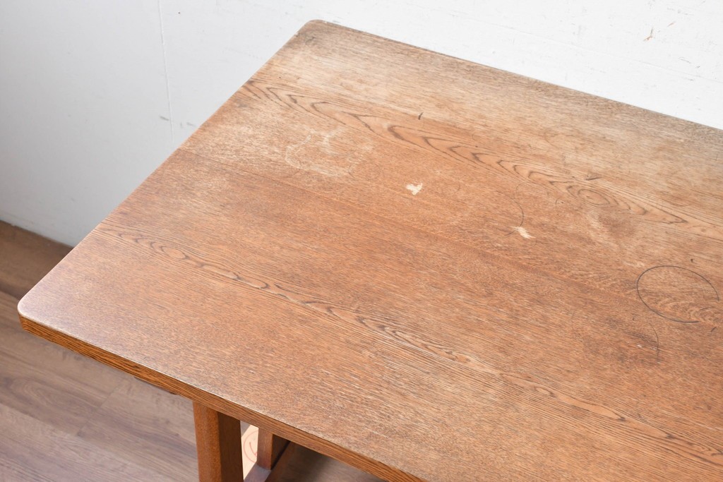 中古　Oak Village(オークヴィレッジ)　オーク材　豊かな木目と端正な木組みが魅力のダイニングテーブル　(R-090882)