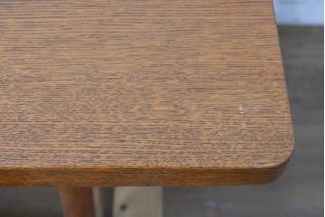 中古　Oak Village(オークヴィレッジ)　オーク材　豊かな木目と端正な木組みが魅力のダイニングテーブル　(R-090882)
