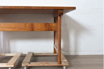 中古　Oak Village(オークヴィレッジ)　オーク材　豊かな木目と端正な木組みが魅力のダイニングテーブル　(R-090882)