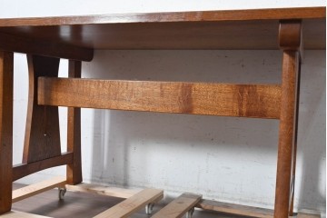 中古　Oak Village(オークヴィレッジ)　オーク材　豊かな木目と端正な木組みが魅力のダイニングテーブル　(R-090882)