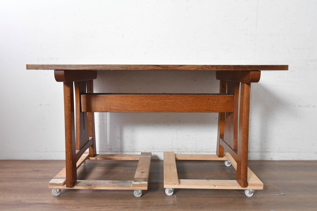 中古　Oak Village(オークヴィレッジ)　オーク材　豊かな木目と端正な木組みが魅力のダイニングテーブル　(R-090882)