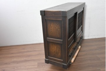 中古　美品　飛騨産業　JAPAN PROVINCIAL(ジャパンプロヴィンシャル)　格子戸の意匠が趣深い帳場箪笥　定価約95万円　(R-090886)