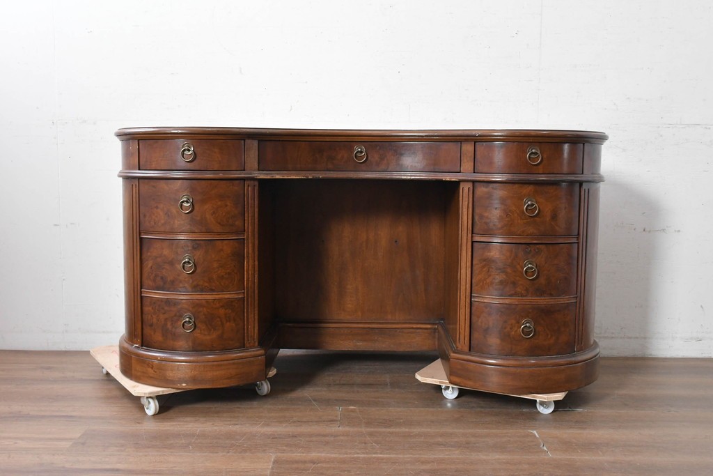 中古　DREXEL HERITAGE(ドレクセルヘリテイジ)　Cameo Classics(キャメオクラシックス)　気品ある曲面フォルムと木目が魅力のキドニーデスク　(R-090887)