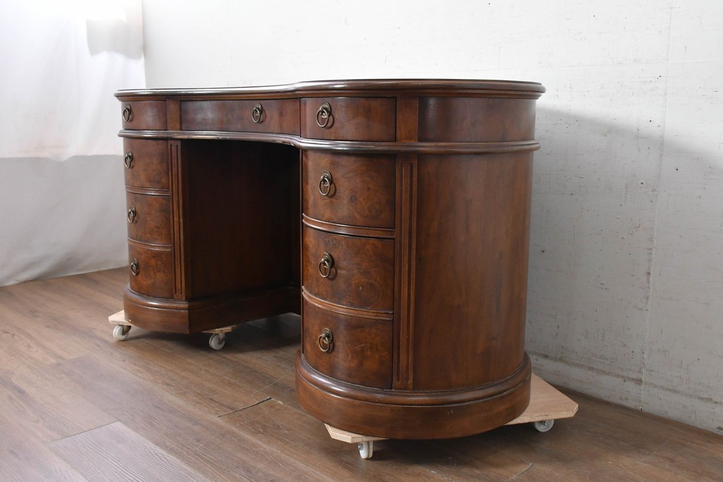 中古　DREXEL HERITAGE(ドレクセルヘリテイジ)　Cameo Classics(キャメオクラシックス)　気品ある曲面フォルムと木目が魅力のキドニーデスク　(R-090887)