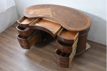 中古　DREXEL HERITAGE(ドレクセルヘリテイジ)　Cameo Classics(キャメオクラシックス)　気品ある曲面フォルムと木目が魅力のキドニーデスク　(R-090887)