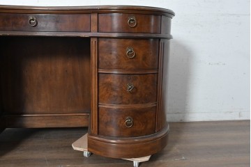 中古　DREXEL HERITAGE(ドレクセルヘリテイジ)　Cameo Classics(キャメオクラシックス)　気品ある曲面フォルムと木目が魅力のキドニーデスク　(R-090887)