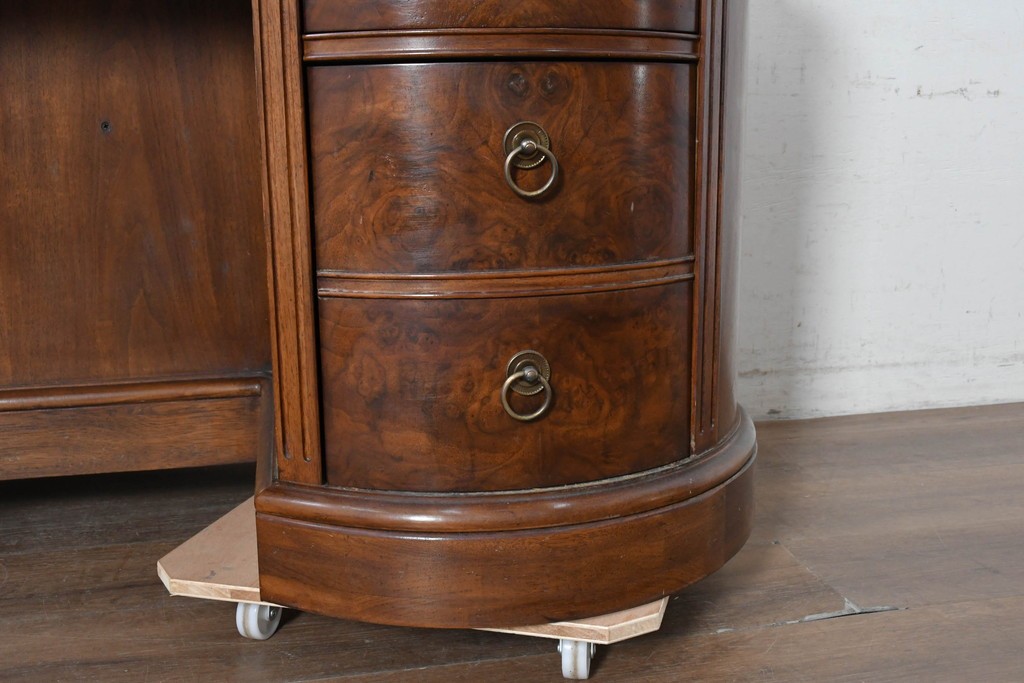 中古　DREXEL HERITAGE(ドレクセルヘリテイジ)　Cameo Classics(キャメオクラシックス)　気品ある曲面フォルムと木目が魅力のキドニーデスク　(R-090887)