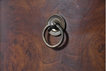 中古　DREXEL HERITAGE(ドレクセルヘリテイジ)　Cameo Classics(キャメオクラシックス)　気品ある曲面フォルムと木目が魅力のキドニーデスク　(R-090887)