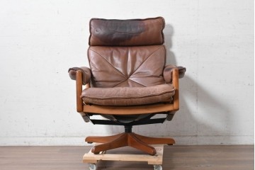 【簡易リペア限定品】　北欧ヴィンテージ　ノルウェー　LIED MOBLER(リードボブラー)　ハイバックと回転式の脚部を備えたリクライニングチェア　※革にダメージ有り　(R-090888)