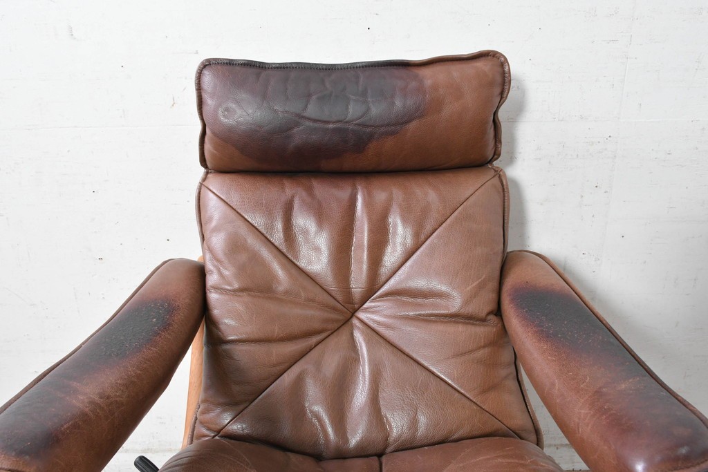 【簡易リペア限定品】　北欧ヴィンテージ　ノルウェー　LIED MOBLER(リードボブラー)　ハイバックと回転式の脚部を備えたリクライニングチェア　※革にダメージ有り　(R-090888)
