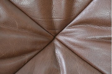 【簡易リペア限定品】　北欧ヴィンテージ　ノルウェー　LIED MOBLER(リードボブラー)　ハイバックと回転式の脚部を備えたリクライニングチェア　※革にダメージ有り　(R-090888)