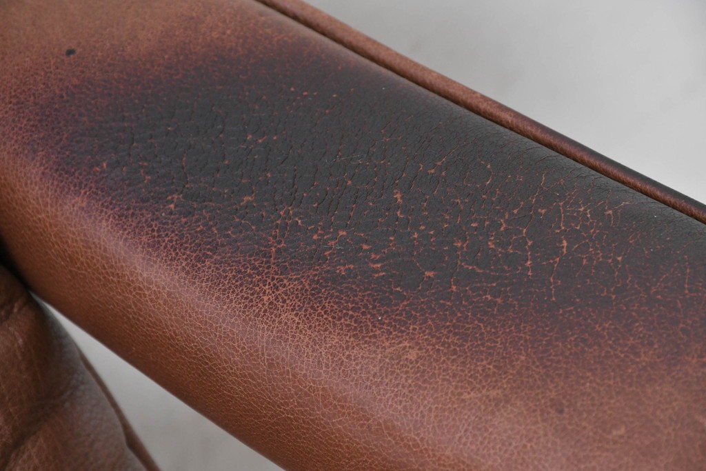 【簡易リペア限定品】　北欧ヴィンテージ　ノルウェー　LIED MOBLER(リードボブラー)　ハイバックと回転式の脚部を備えたリクライニングチェア　※革にダメージ有り　(R-090888)