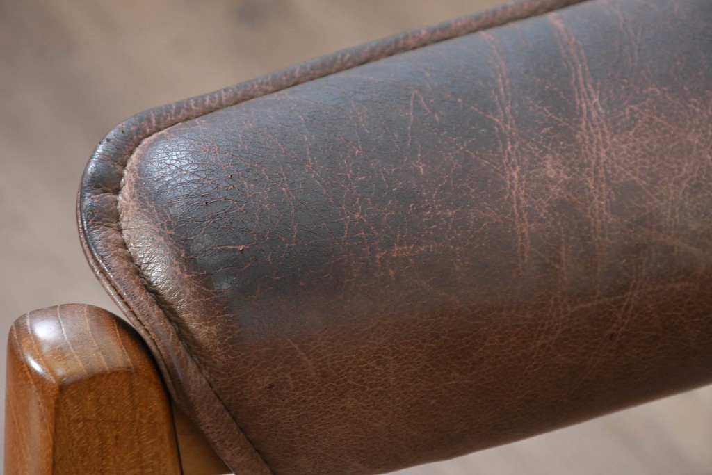【簡易リペア限定品】　北欧ヴィンテージ　ノルウェー　LIED MOBLER(リードボブラー)　ハイバックと回転式の脚部を備えたリクライニングチェア　※革にダメージ有り　(R-090888)