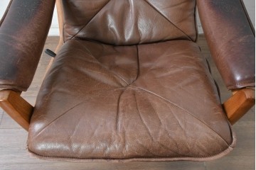 【簡易リペア限定品】　北欧ヴィンテージ　ノルウェー　LIED MOBLER(リードボブラー)　ハイバックと回転式の脚部を備えたリクライニングチェア　※革にダメージ有り　(R-090888)