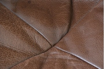 【簡易リペア限定品】　北欧ヴィンテージ　ノルウェー　LIED MOBLER(リードボブラー)　ハイバックと回転式の脚部を備えたリクライニングチェア　※革にダメージ有り　(R-090888)