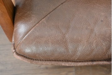 【簡易リペア限定品】　北欧ヴィンテージ　ノルウェー　LIED MOBLER(リードボブラー)　ハイバックと回転式の脚部を備えたリクライニングチェア　※革にダメージ有り　(R-090888)
