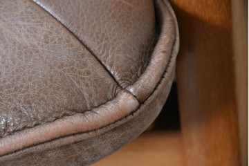 【簡易リペア限定品】　北欧ヴィンテージ　ノルウェー　LIED MOBLER(リードボブラー)　ハイバックと回転式の脚部を備えたリクライニングチェア　※革にダメージ有り　(R-090888)