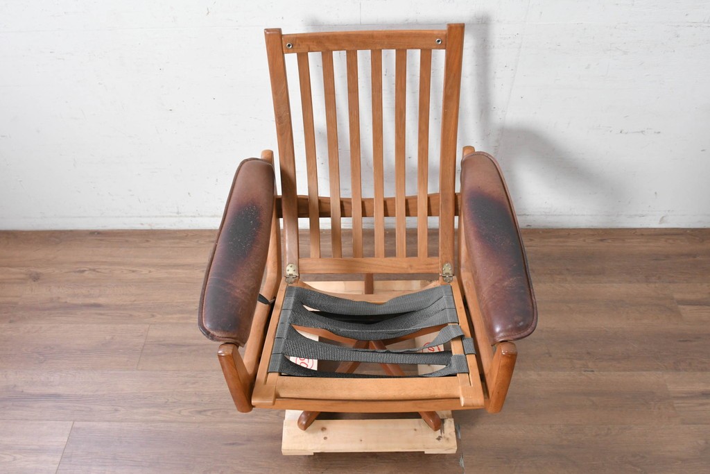 【簡易リペア限定品】　北欧ヴィンテージ　ノルウェー　LIED MOBLER(リードボブラー)　ハイバックと回転式の脚部を備えたリクライニングチェア　※革にダメージ有り　(R-090888)