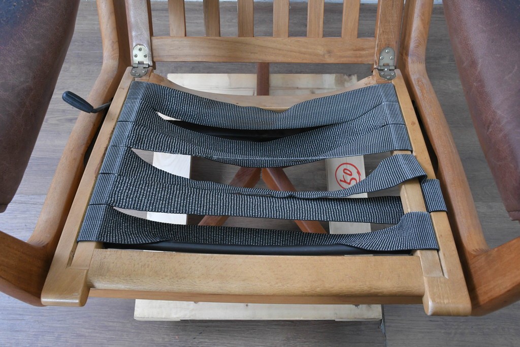 【簡易リペア限定品】　北欧ヴィンテージ　ノルウェー　LIED MOBLER(リードボブラー)　ハイバックと回転式の脚部を備えたリクライニングチェア　※革にダメージ有り　(R-090888)