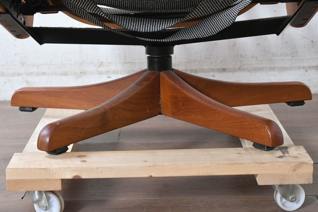 【簡易リペア限定品】　北欧ヴィンテージ　ノルウェー　LIED MOBLER(リードボブラー)　ハイバックと回転式の脚部を備えたリクライニングチェア　※革にダメージ有り　(R-090888)