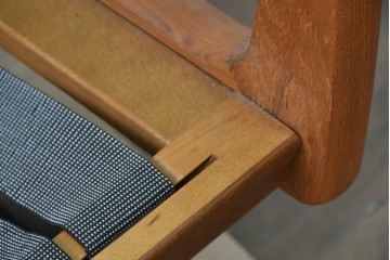 北欧ヴィンテージ　ノルウェー　LIED MOBLER(リードボブラー)　背面まで楽しめる縦桟のフレームの2人掛けソファ　(R-090889)