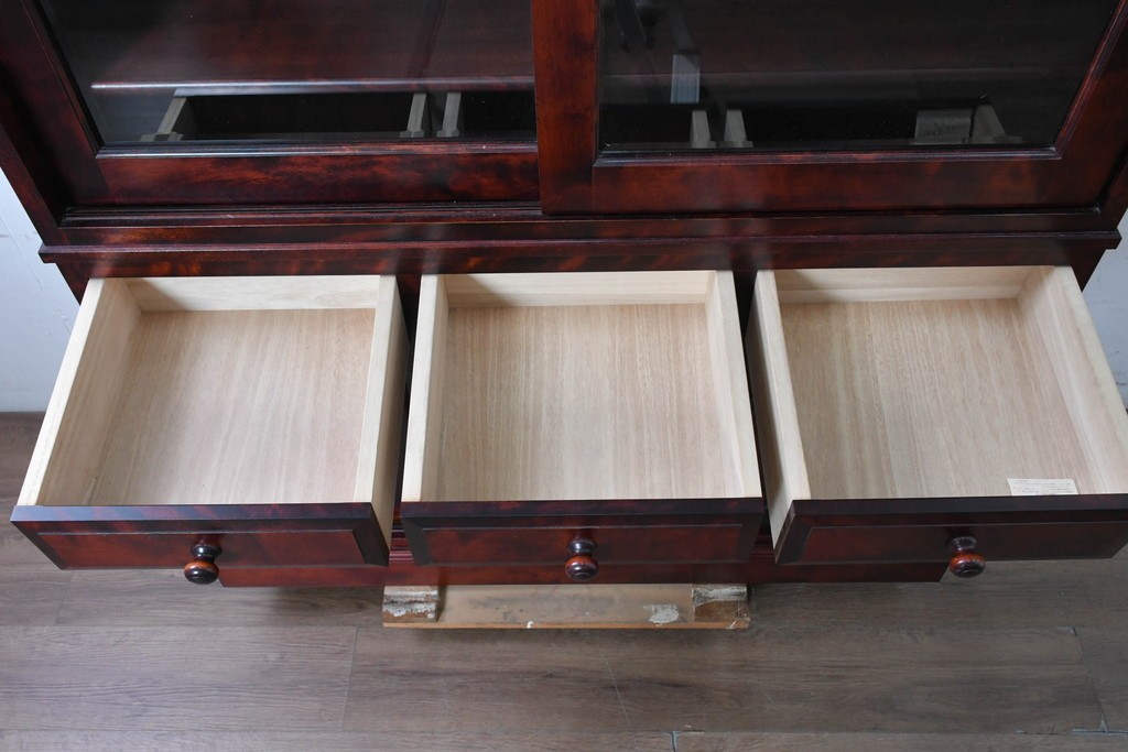 中古　北の匠　山室家具製作所　カバ材　深みのある色合いが魅力の食器棚　(R-090891)