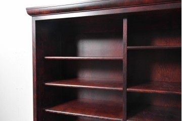 中古　北の匠　山室家具製作所　カバ材　豊かな木目が魅力のガラス戸キャビネット　(R-090892)
