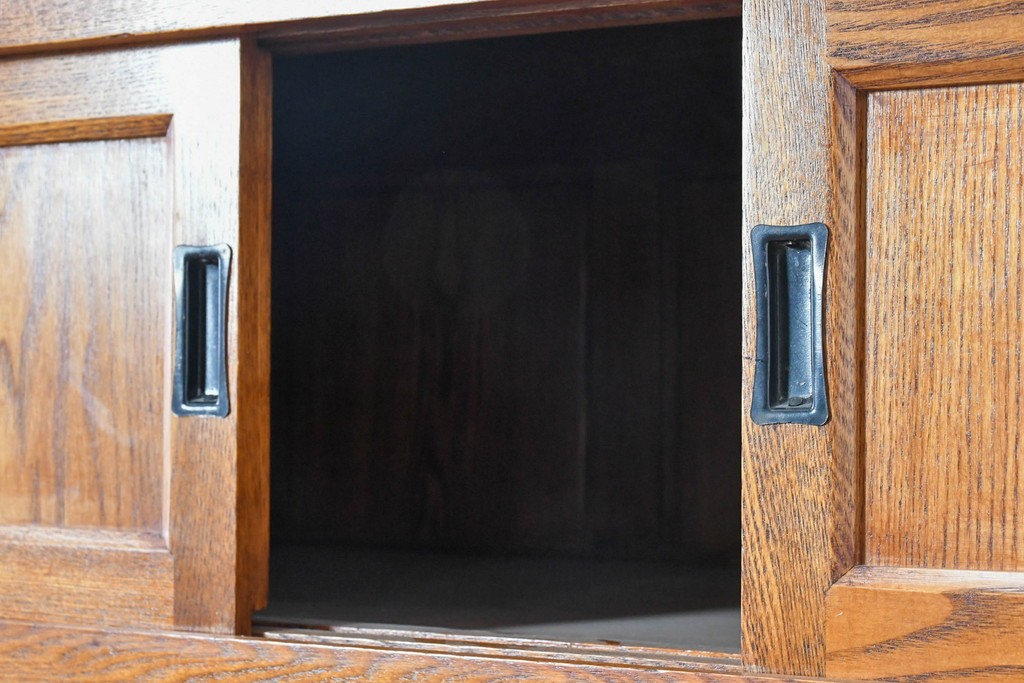 中古　美品　ニレ材　四尺　戸ごとに違った意匠を楽しめる重ね水屋箪笥　(R-090894)