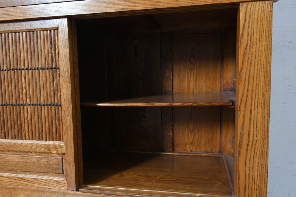 中古　美品　ニレ材　四尺　戸ごとに違った意匠を楽しめる重ね水屋箪笥　(R-090894)