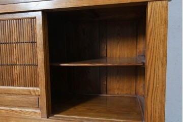 中古　美品　ニレ材　四尺　戸ごとに違った意匠を楽しめる重ね水屋箪笥　(R-090894)