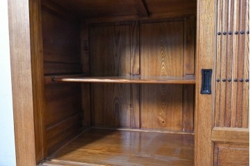 中古　美品　ニレ材　四尺　戸ごとに違った意匠を楽しめる重ね水屋箪笥　(R-090894)