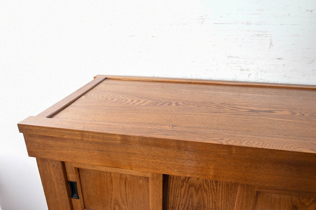 中古　美品　ニレ材　四尺　戸ごとに違った意匠を楽しめる重ね水屋箪笥　(R-090894)