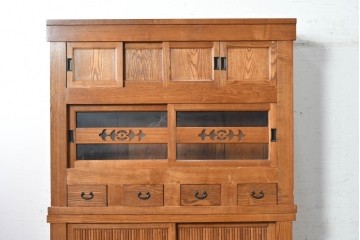 中古　美品　ニレ材　四尺　戸ごとに違った意匠を楽しめる重ね水屋箪笥　(R-090894)